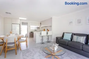 Maylands Riverside City Retreat - Image 4