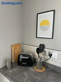 Stunning 1 bedroom Flat in The Mumbles - Image 4