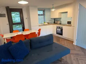 Holiday Home, free WiFi and Parking - Image 1