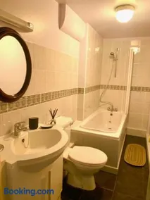 Outstanding Llangollen Riverside Apartment - Image 3