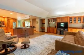 Bridle Trails Treehouse - Image 3
