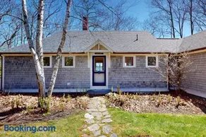 Oceanfront retreat with sunrise views, screened porch, & deck - Image 4