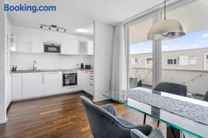 EXQUIS 2BR Luxus Apartment ROLF BENZ I Parken I Netflix I Stadtmitte I Familienfreundlich I Mercedes-Benz - Image 2