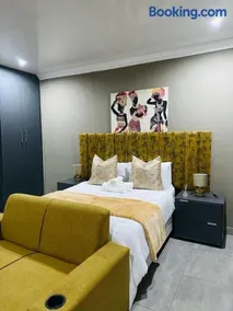KGADITSE ROAD LODGE - Image 1