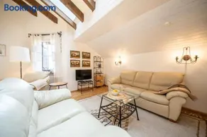 5401 Grosszuegige Dachgeschoss-Wohnung mit Parkettboden und Balkon - Moderne und helle Gestaltung - Image 3