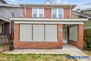 Stylish Modern Home Near Downtown Pittsburgh | Sleeps 7 - Image 3