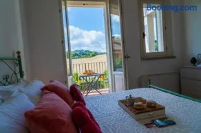 Serafini Home 34 con piscina e vista mozzafiato - Image 1