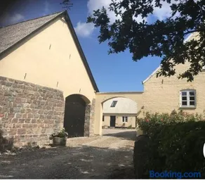 Stutteri Ahl near beach and town - Image 3