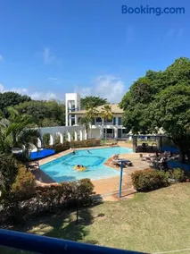 Flat com Piscina Guarajuba 2 Quartos 100m da Praia - Image 2