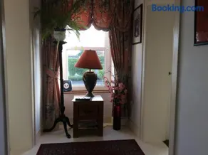 Comber Courtyard Apartment - Image 2