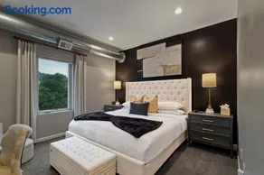 New Chic Condo in Pittsburgh - Image 2