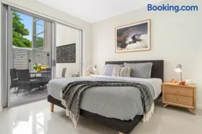CENTRAL NO 5 LUXURY APARTMENT - Image 2