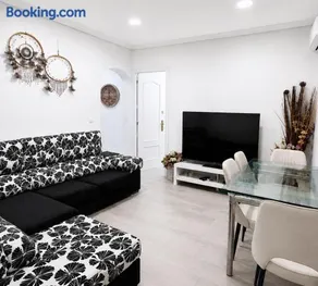 Apartamento renovado y tranquilo, 2 dormitorios bien comunicado con el centro de Madrid - Image 1