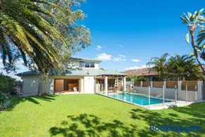 Huge Bayside Luxury Resort-Style Home with Pool - Image 5