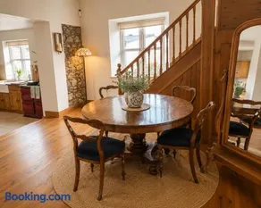 Cozy Countryside Schoolhouse in Mullingar - Image 4