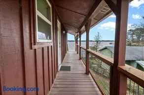 Little Red Lakehouse - Image 5