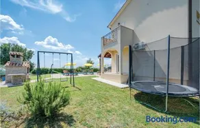 Four-Bedroom Holiday Home In Bregi - Image 2