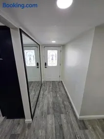 Remodeled 3BR Home for 8 with private Yard & Parking - Image 4