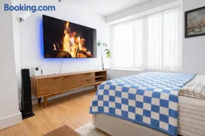 NYC Studio with Private Bathroom & Kitchenette - Image 4