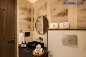 ELIVAAS Signature Belvedere Villa 4-BHK Villa With Pool, Garden & Bar - Image 2