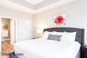 Luxury Apartment In Harbor Point - Image 3