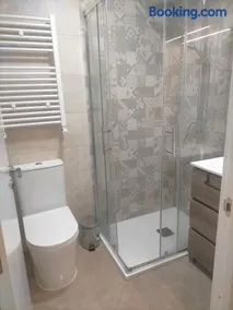 PIso recién reformado y espacioso - Image 3