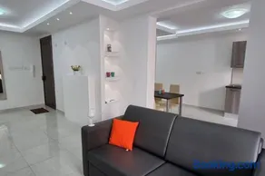 SeaView 2 Double Bedroom Modern APARTMENT - Image 1