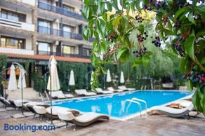 The Green Paradise Apartments - Image 1