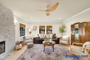 Fully Restored cottage, AMAZING game room, hot tub - Image 2