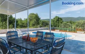 Three-Bedroom Holiday Home In Rozovac - Image 2