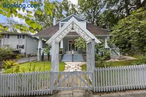 Cozy 2BR retreat w fireplace & workspace - Image 1
