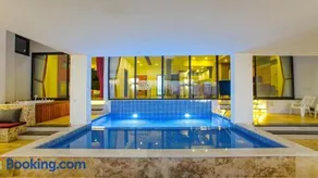 Seaview Luxury Apartment - Private Indoor Pool and Jakuzzi - Image 1