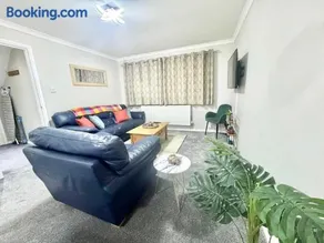 Maunsell House - Charming 3 bedroom house in Ashford centrally located with parking - Image 2