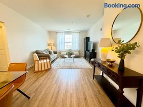 Luxury Condo Near NYC, MetLife & American Dream - Image 3