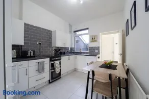 Modern Flat in Porthcawl - Image 5