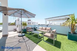 Oasis Beach Sunscape Penthouse, Private rooftop and resort wellness by OYOOSTAYS - Image 5