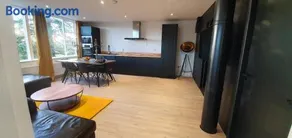 Contemporary Dublin Suite with hot tub-10 min drive to Dublin Airport - Image 5