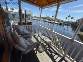 The Famous Houseboat in Sanford - Image 2
