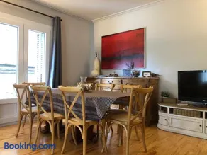 Maison Biscuit. Apartament a la plaça de la vila - Image 1