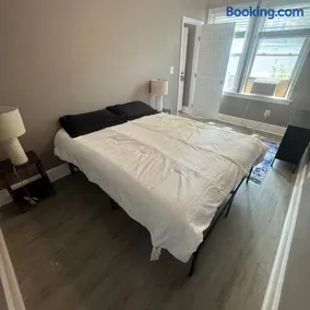 COZY NEW Apartment in DC - Image 3