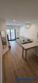 Modern Executive Studio - Image 2