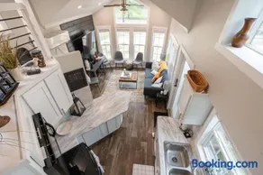 Pets Welcome Tiny House + Guadalupe River Access - Image 1