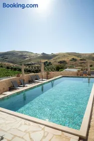 Athos Retreat - Birds Nest Suite - Image 5