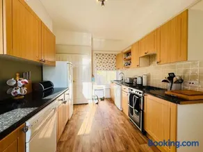 NEW Seabreeze Large Family Apt Sea Views Ventnor - Image 4