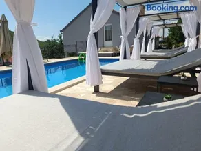 Villa Marija with heated pool - Image 1