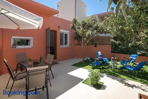 Casa EleMar Villa with Private Yard - Image 1