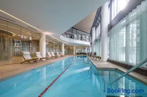 Overlooking the River and Bay View with Pool and Gym LV2109N - Image 1
