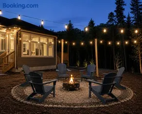 Muskoka Cottage Retreat with BBQ, Fire pit and Game Room Fun - Image 2