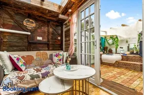 Spa Retreat w Jacuzzi & Sauna Near Central Line - Image 2