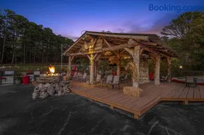 Stonegate Lodge 2 Queen Beds Fast WIFI 50" TV Salt Water Pool Room #207 - Image 5